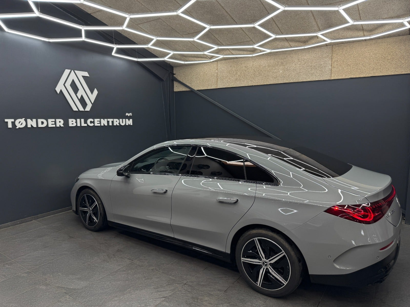 Grå Mercedes CLA250+ fra 2025