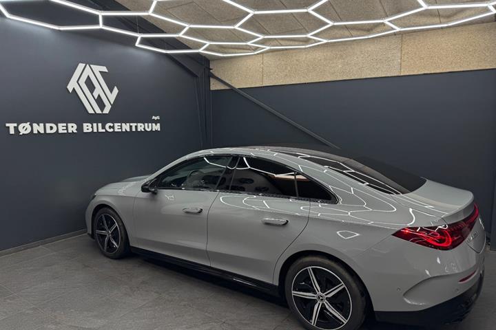 Grå Mercedes CLA250+ fra 2025