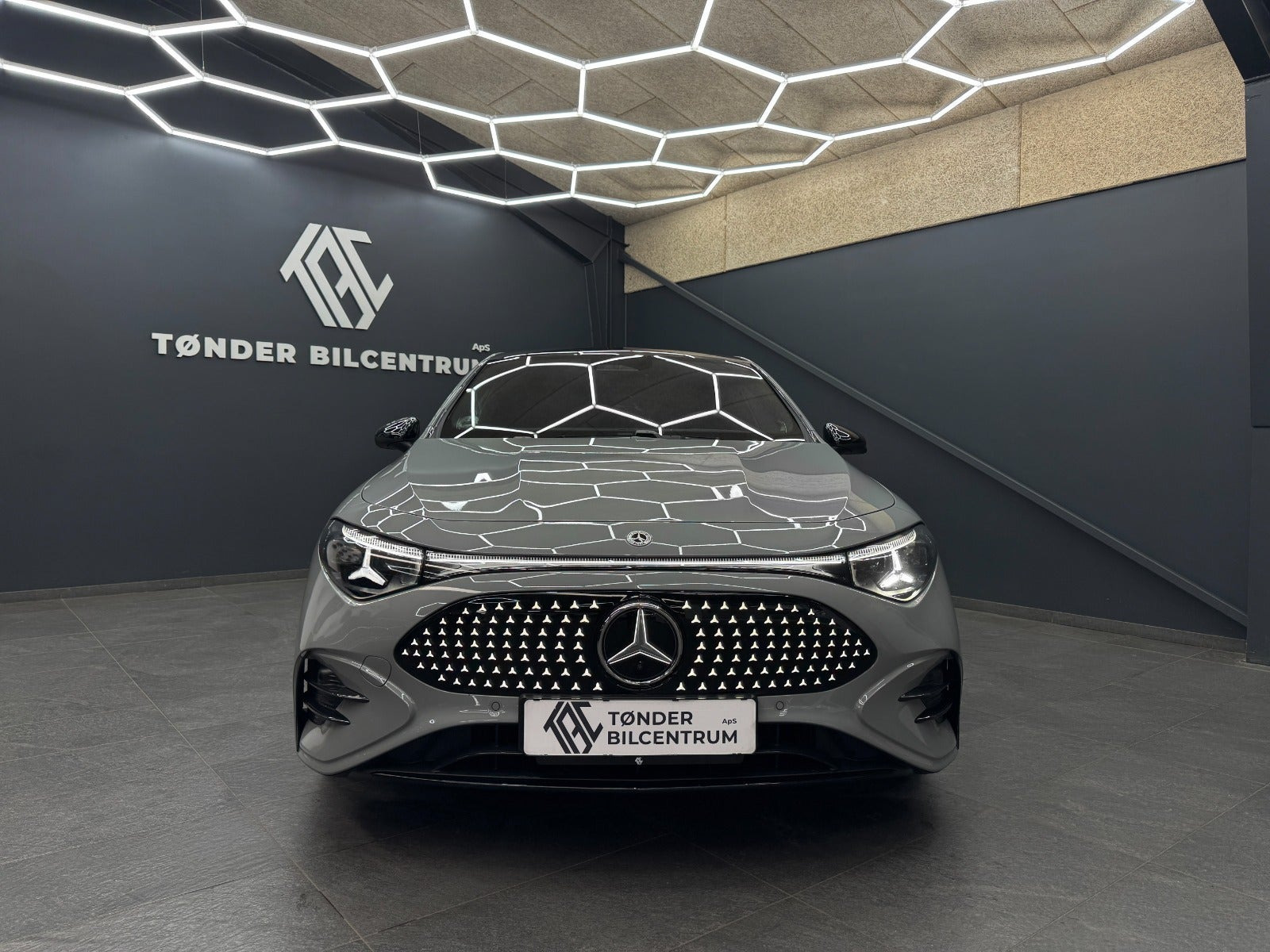 Grå Mercedes CLA250+ fra 2025