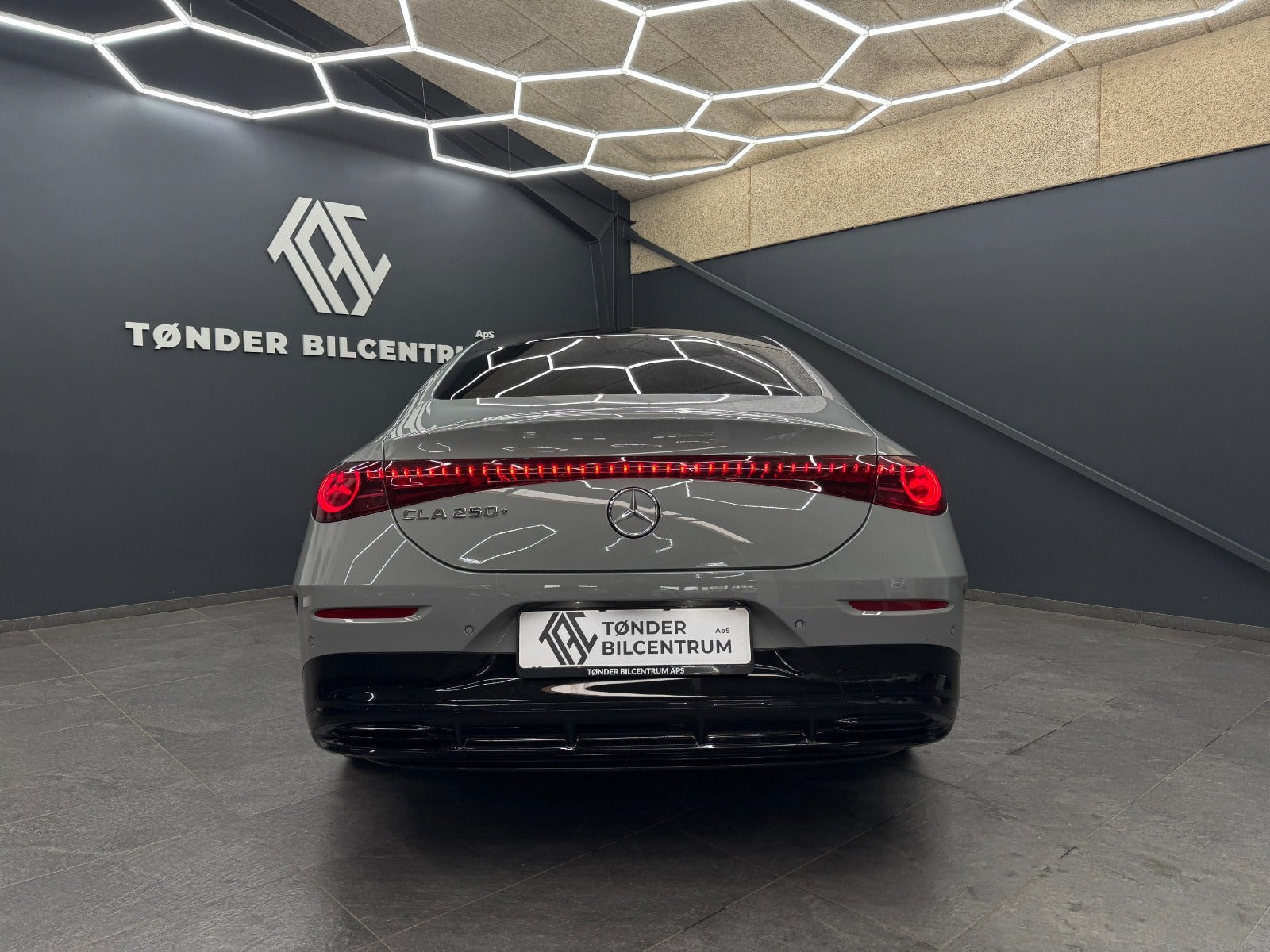 Grå Mercedes CLA250+ fra 2025