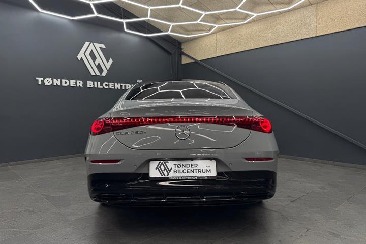 Grå Mercedes CLA250+ fra 2025
