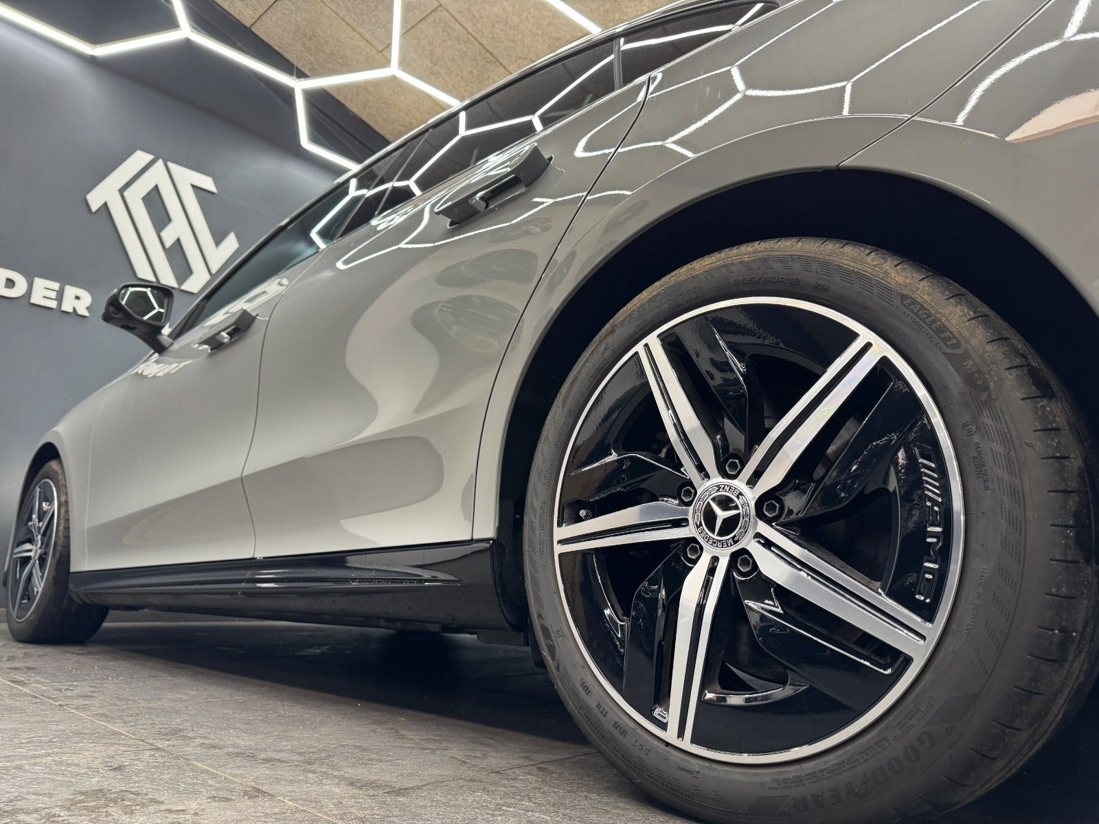 Grå Mercedes CLA250+ fra 2025