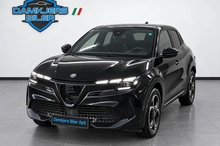 Sort Alfa Romeo Junior fra 2025