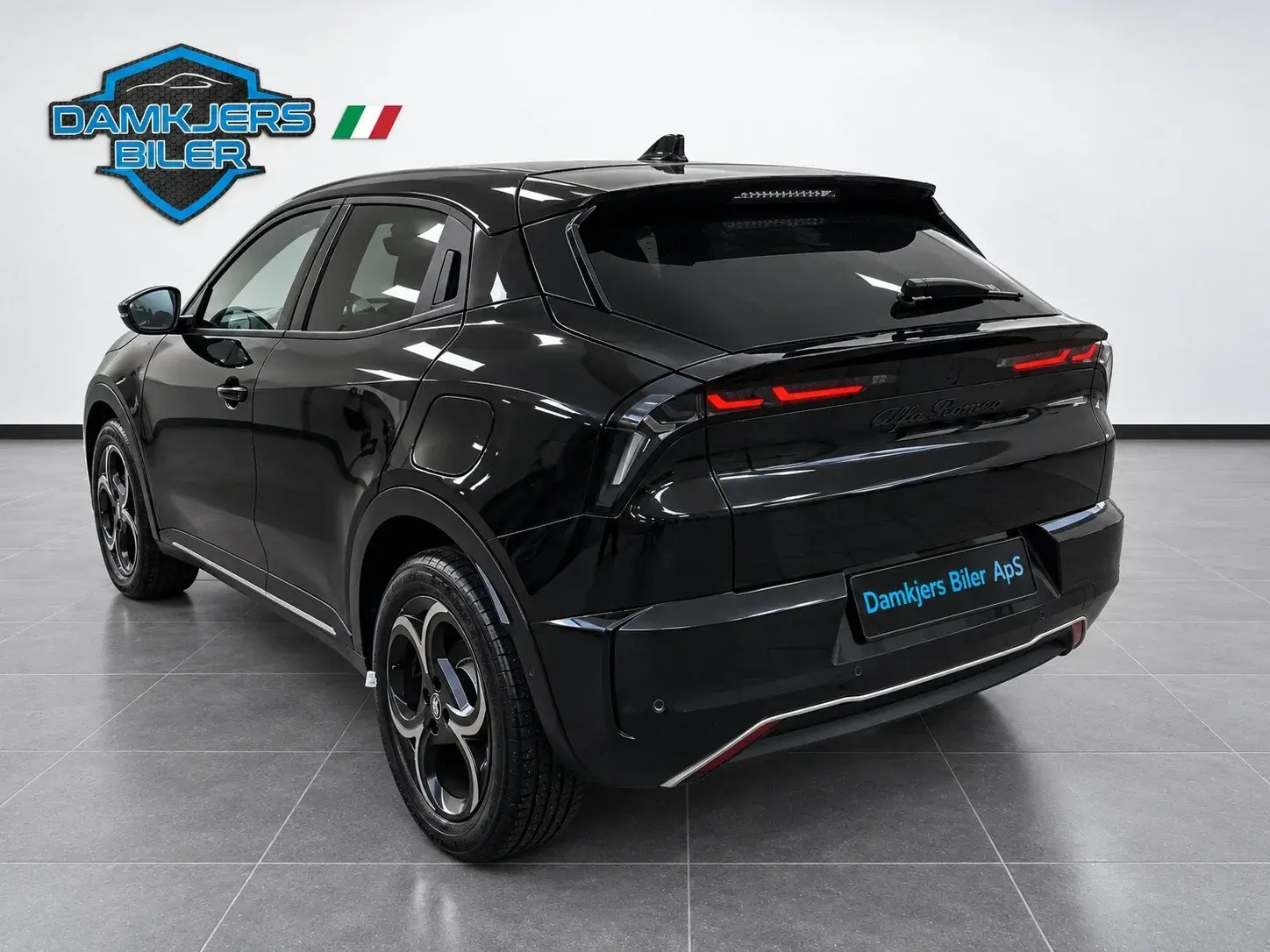 Sort Alfa Romeo Junior fra 2025