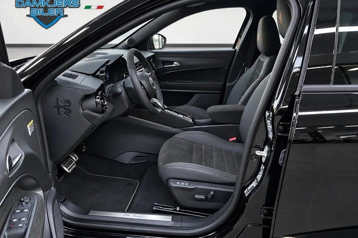 Sort Alfa Romeo Junior fra 2025