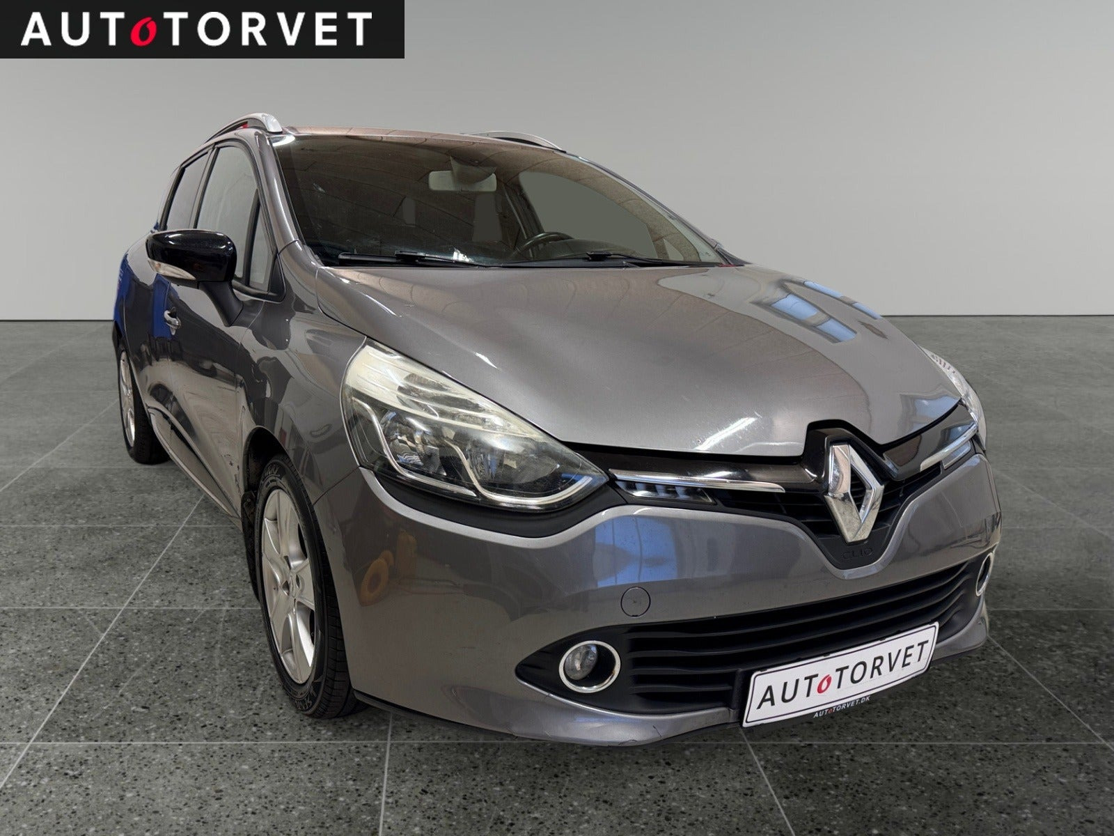 Grå Renault Clio IV fra 2014
