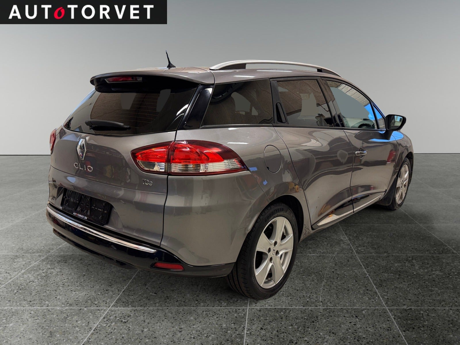 Grå Renault Clio IV fra 2014