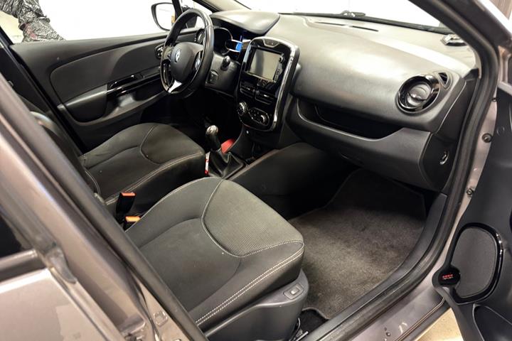 Grå Renault Clio IV fra 2014