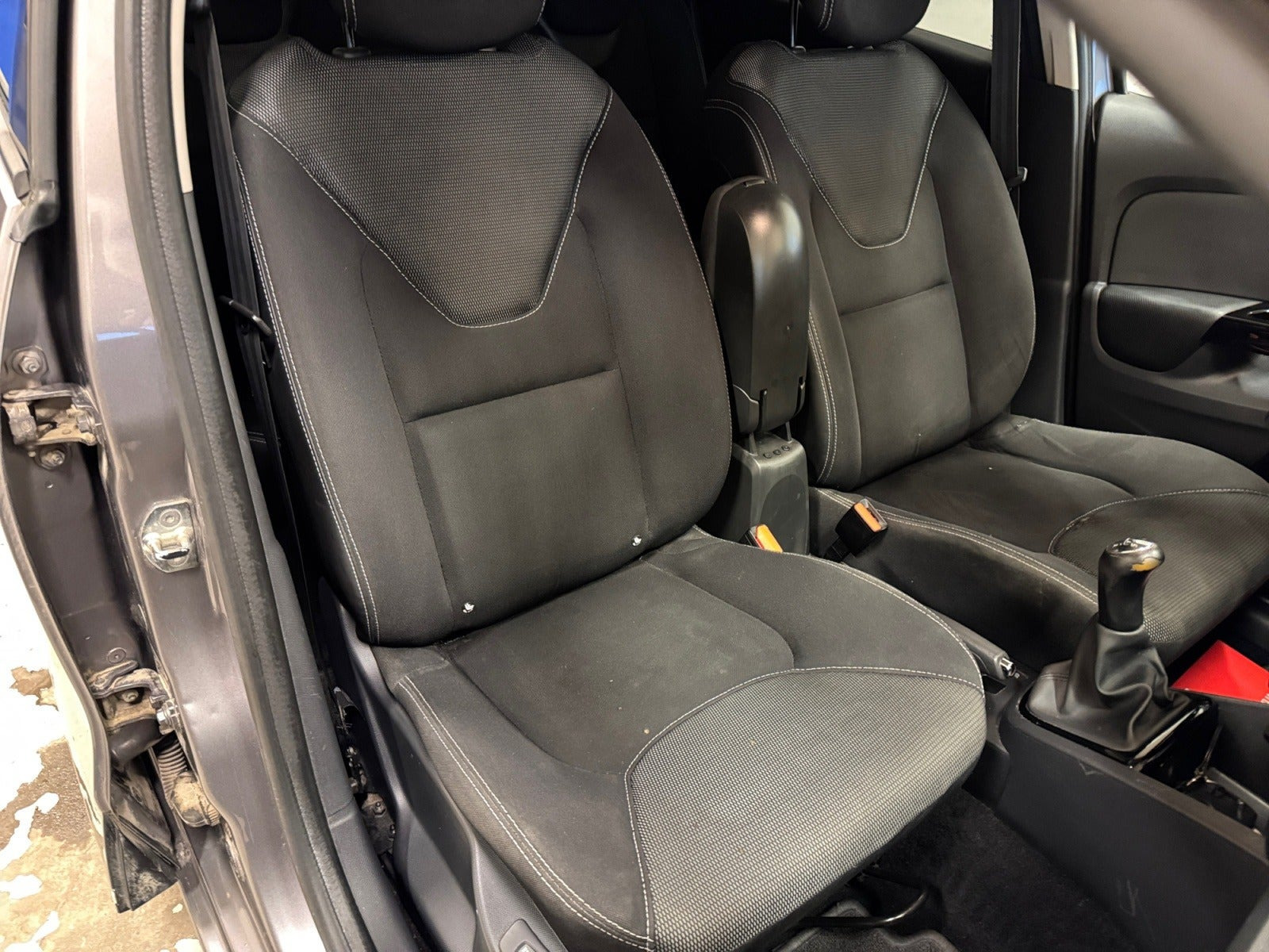 Grå Renault Clio IV fra 2014
