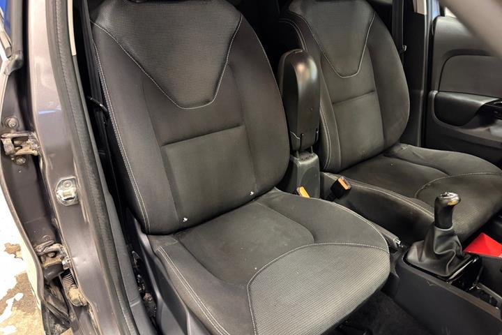 Grå Renault Clio IV fra 2014