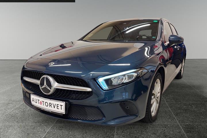 Blå Mercedes A250 e fra 2020