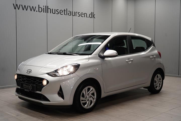 Sølv Hyundai i10 fra 2022