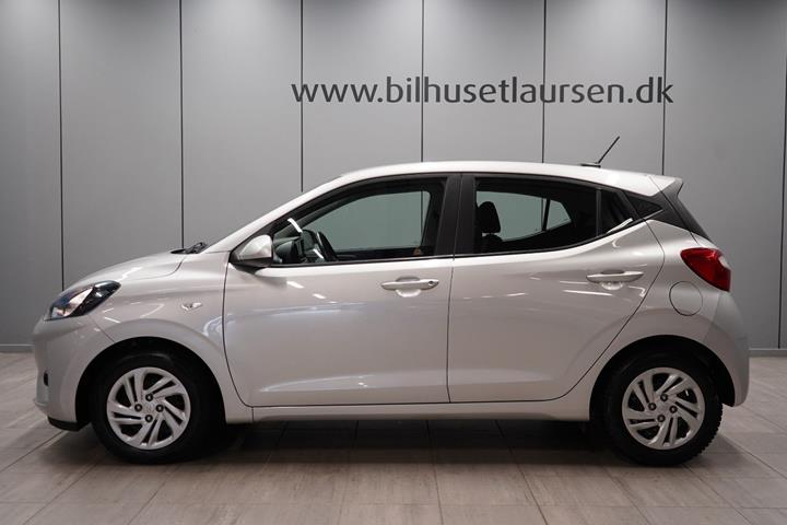 Sølv Hyundai i10 fra 2022