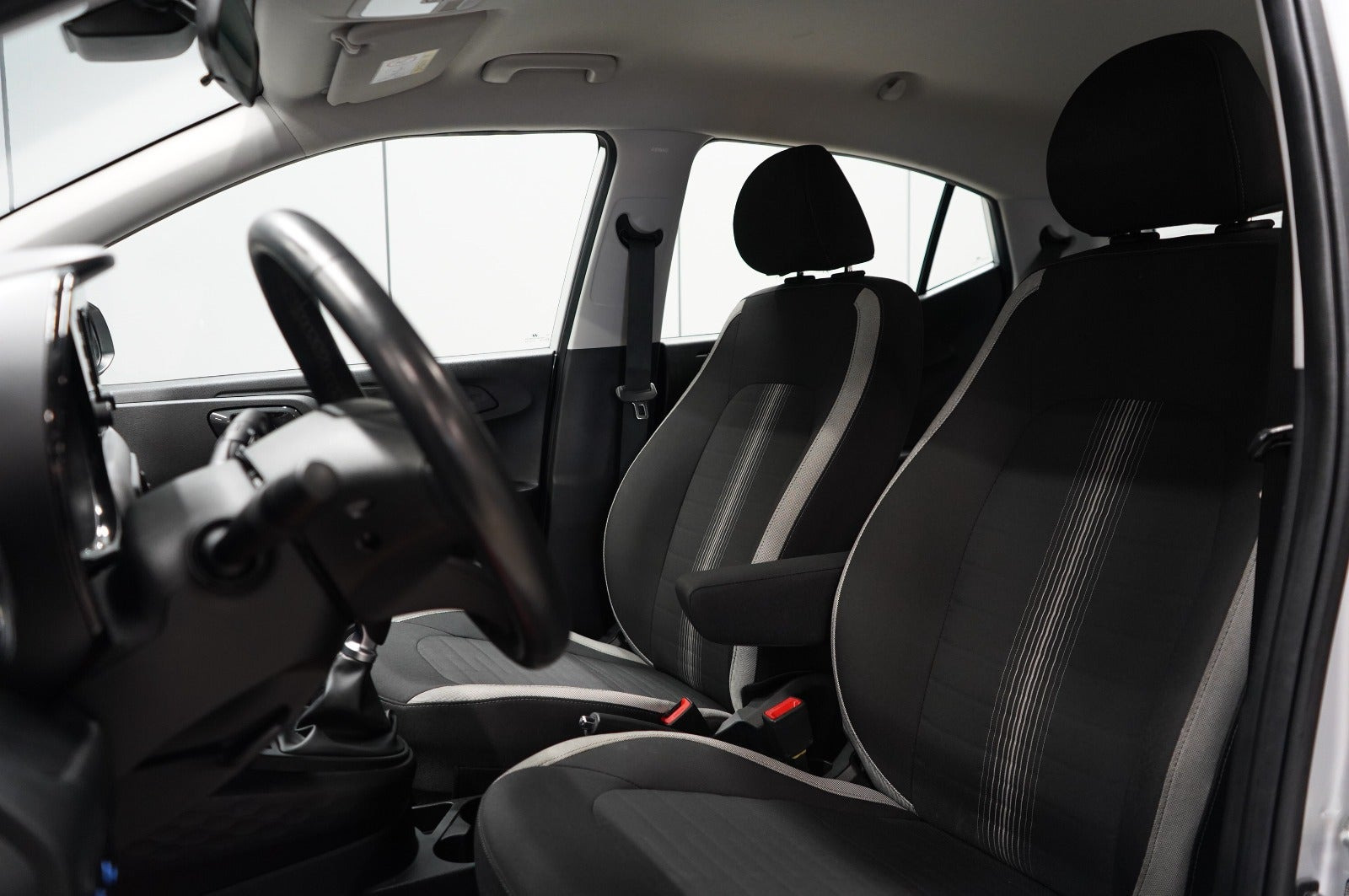 Sølv Hyundai i10 fra 2022