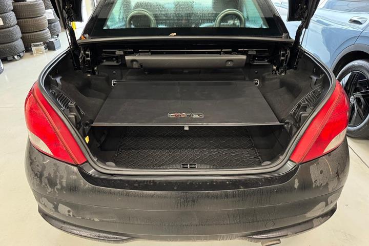 Sort Peugeot 207 fra 2007