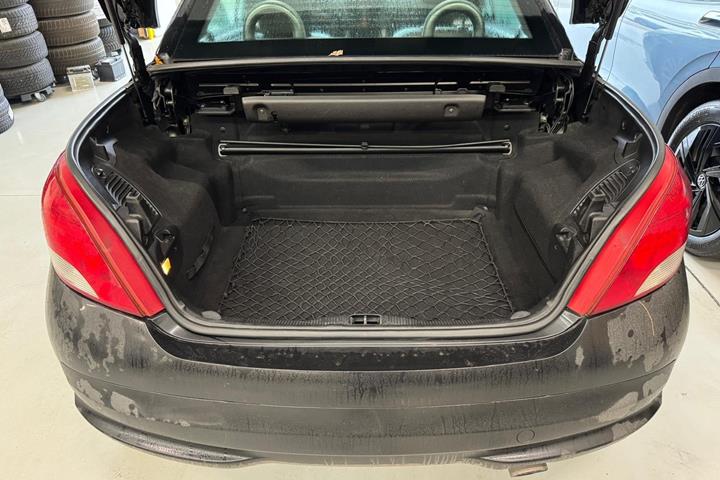 Sort Peugeot 207 fra 2007