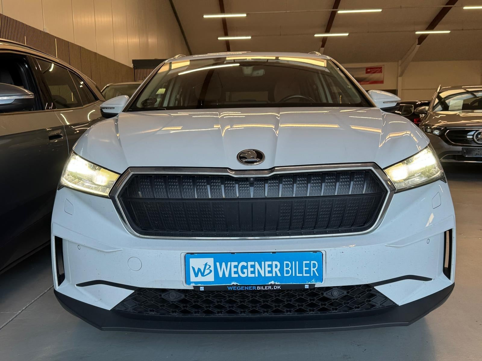 Hvid Skoda Enyaq fra 2021