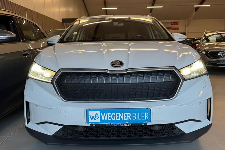 Hvid Skoda Enyaq fra 2021