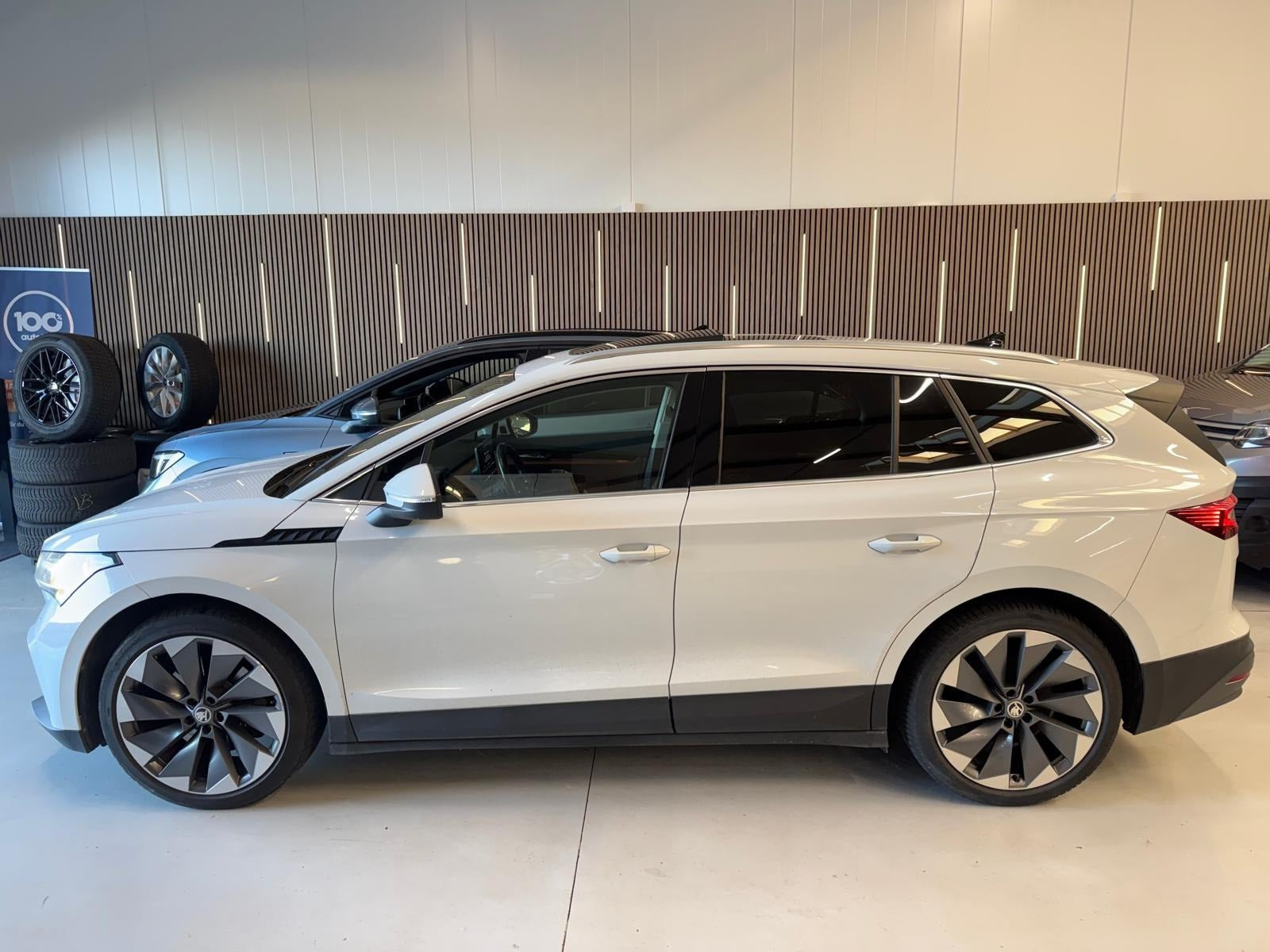 Hvid Skoda Enyaq fra 2021