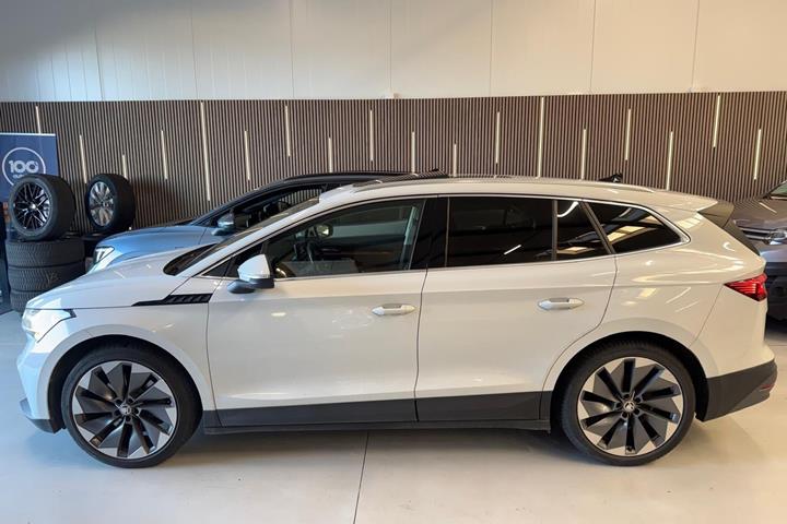 Hvid Skoda Enyaq fra 2021