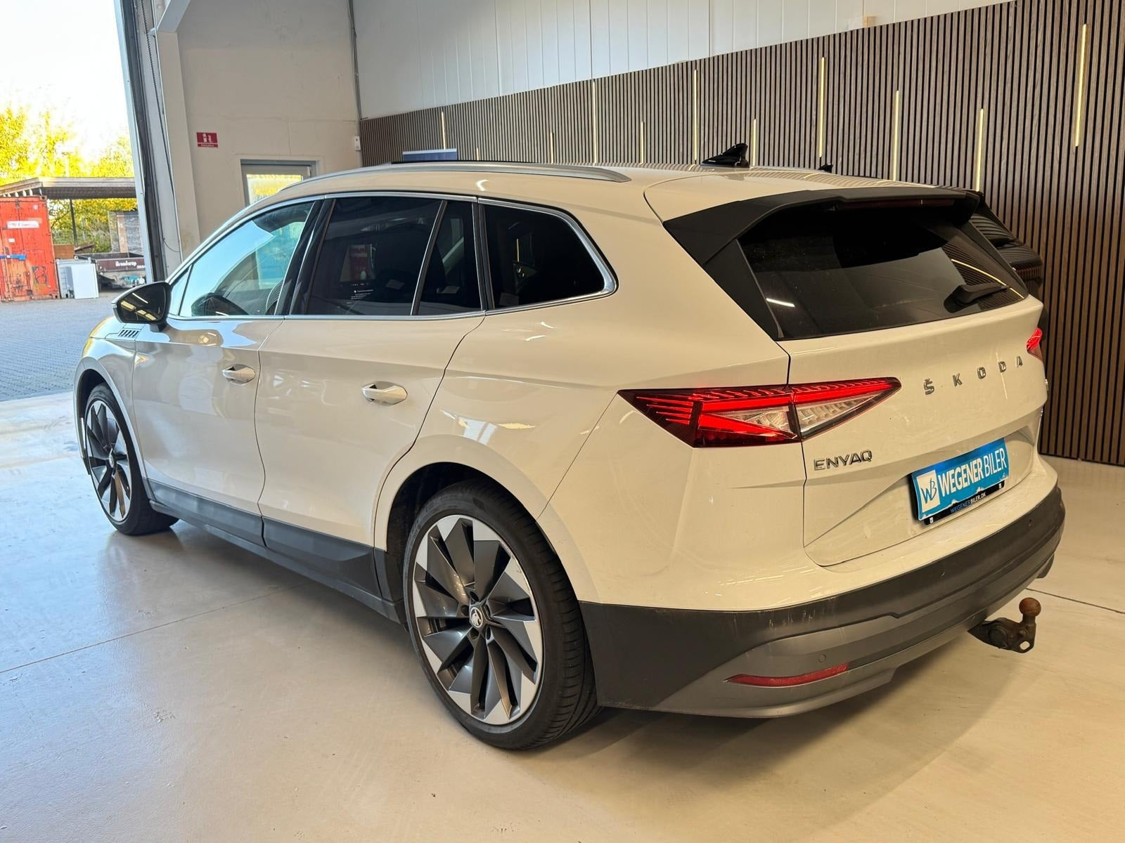 Hvid Skoda Enyaq fra 2021