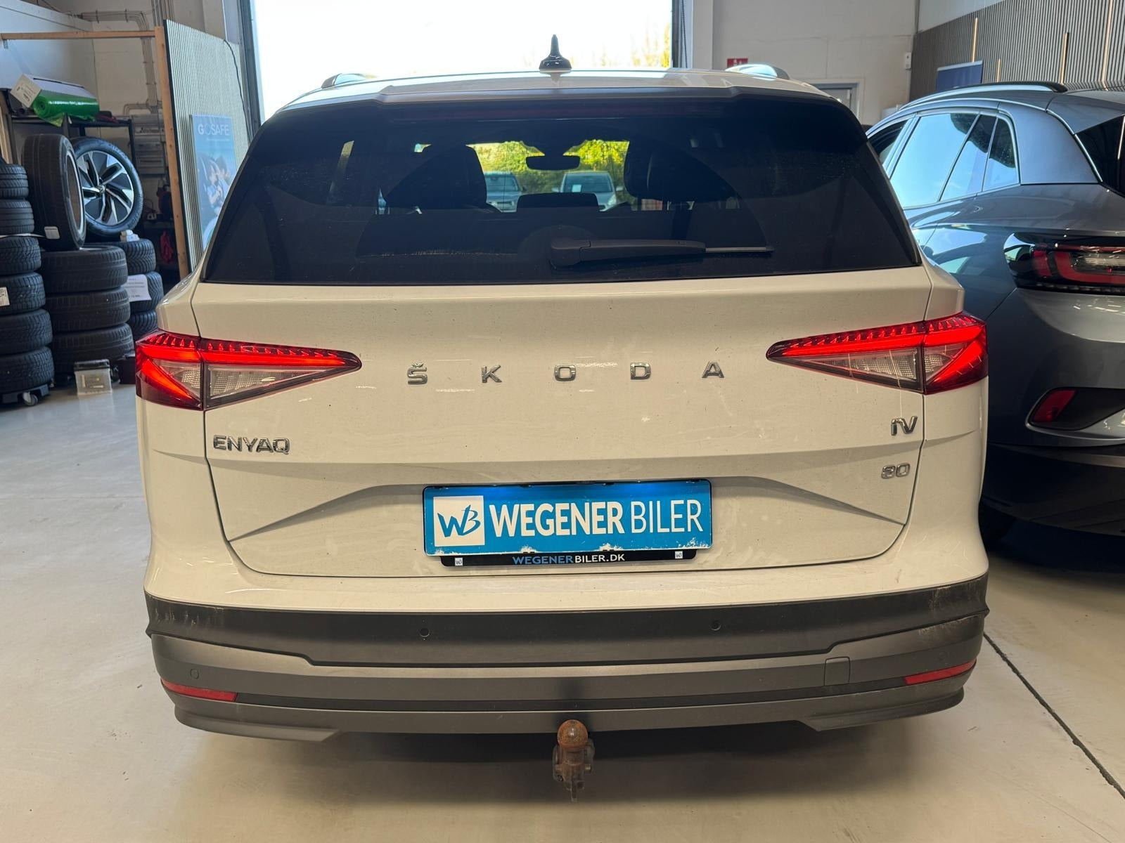 Hvid Skoda Enyaq fra 2021