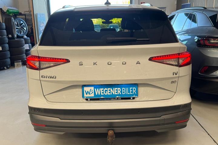 Hvid Skoda Enyaq fra 2021