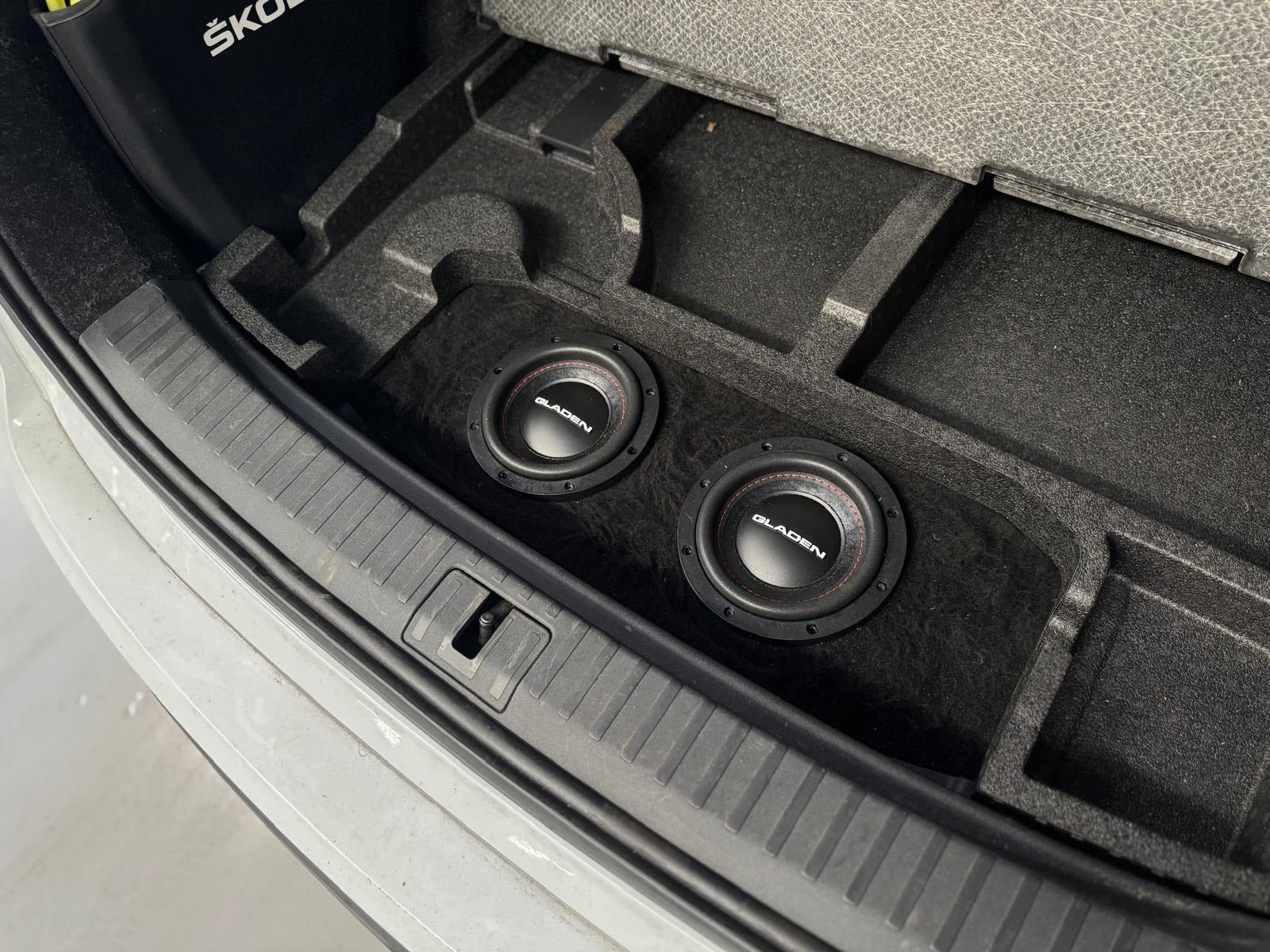 Hvid Skoda Enyaq fra 2021