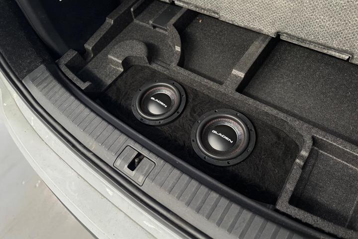 Hvid Skoda Enyaq fra 2021