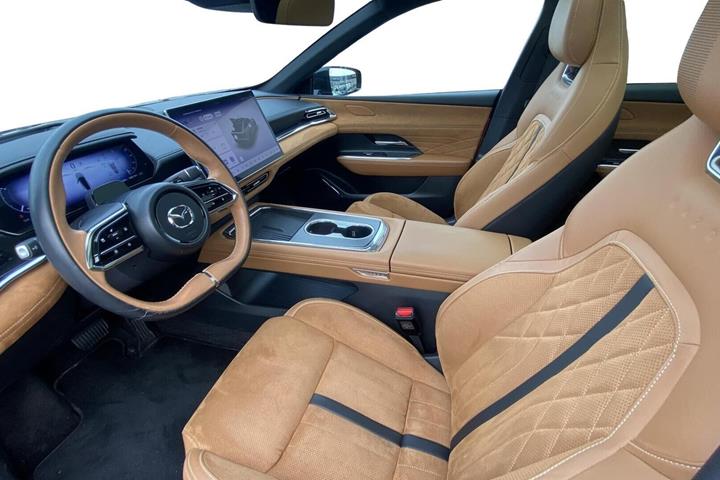 Rød Mazda 6e fra 2025