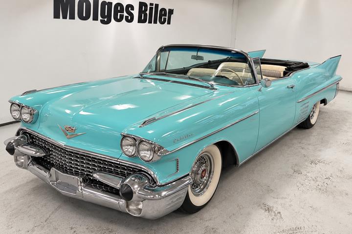 Blå Cadillac Coupé DeVille fra 1958