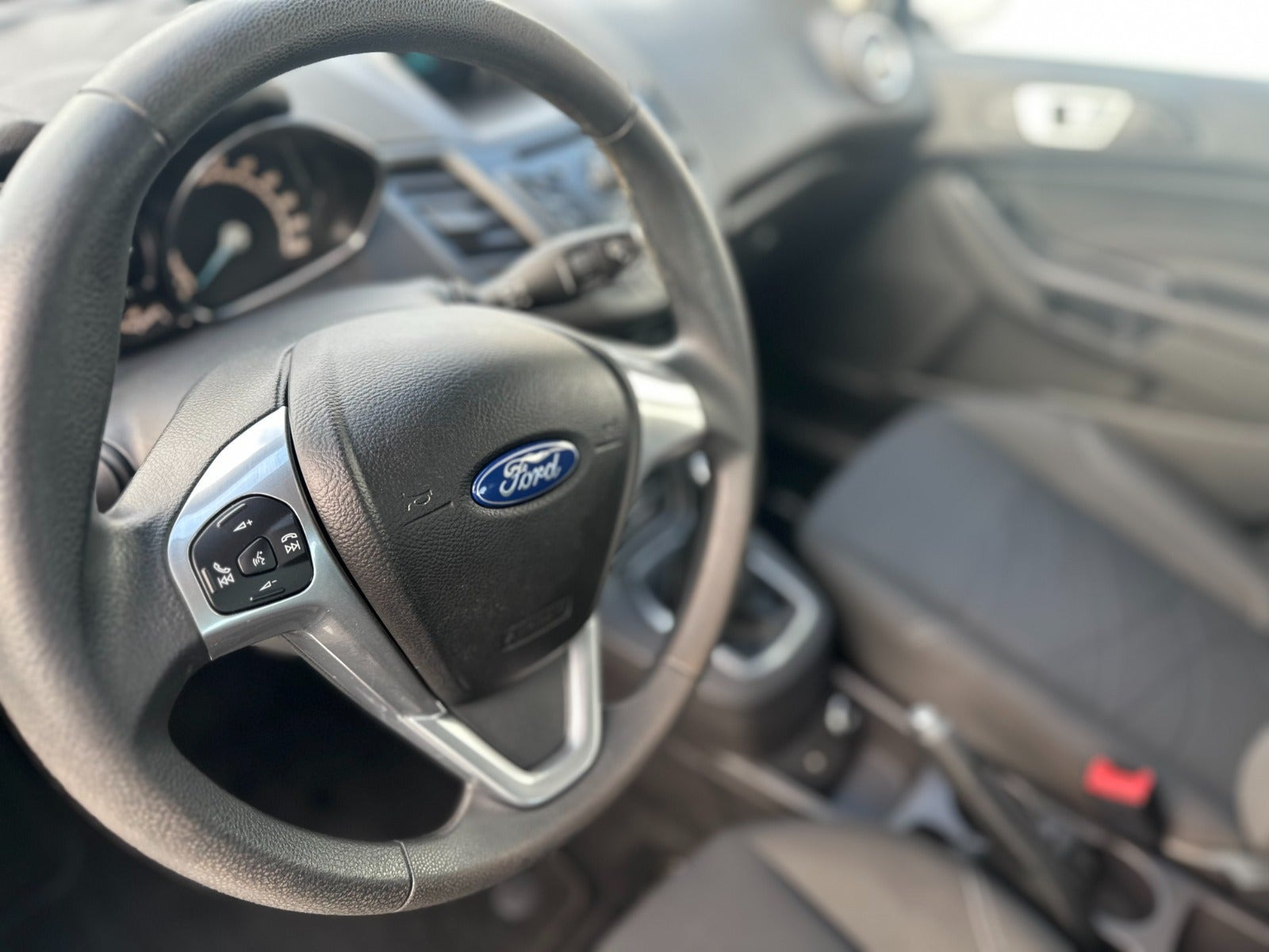 Sølv Ford Fiesta fra 2014