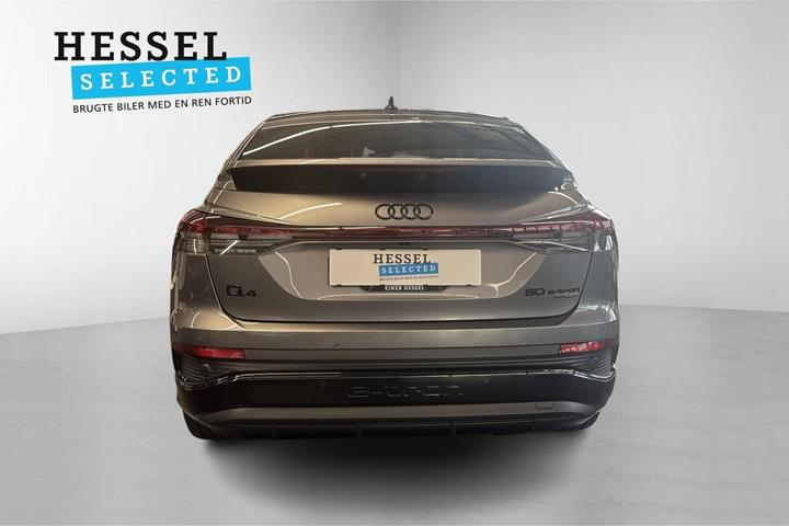 Grå Audi Q4 e-tron fra 2021