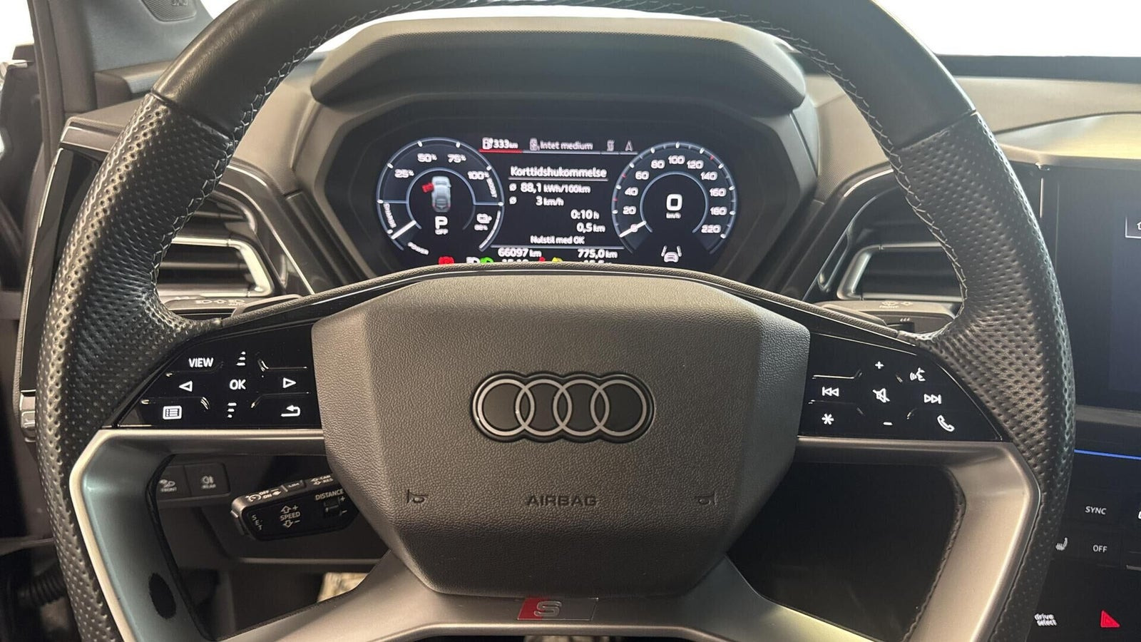 Grå Audi Q4 e-tron fra 2021