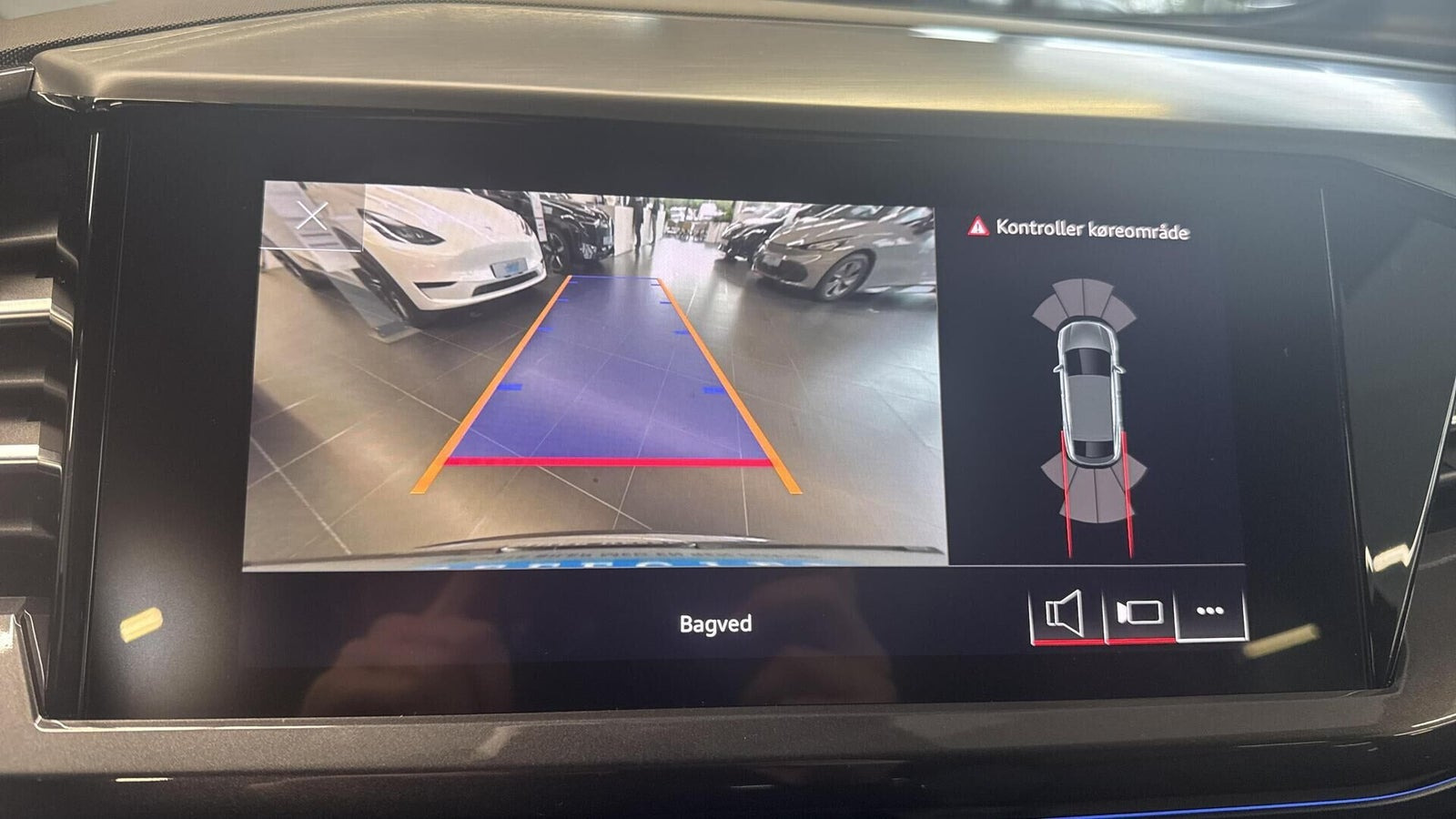Grå Audi Q4 e-tron fra 2021
