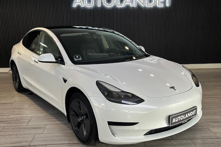 Hvid Tesla Model 3 fra 2021