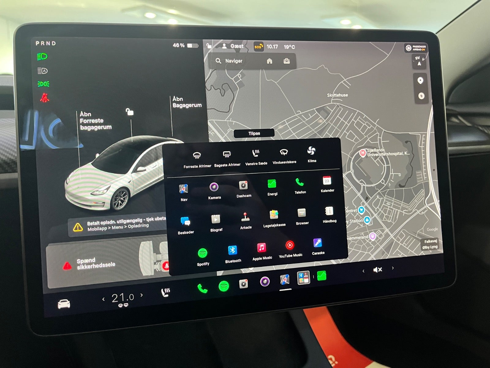 Hvid Tesla Model 3 fra 2021