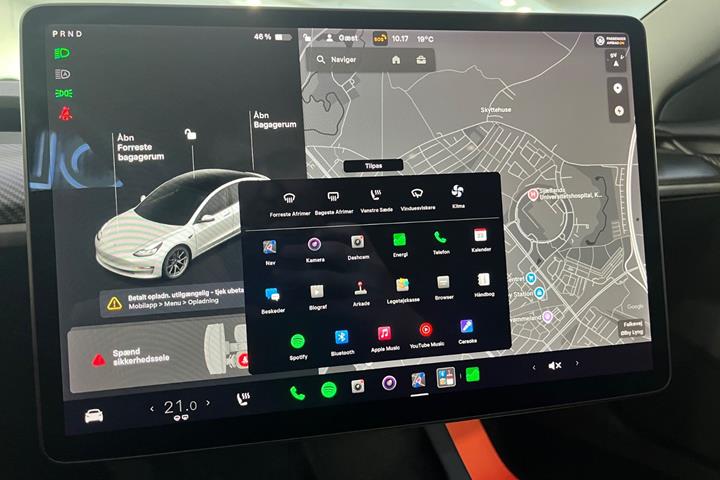 Hvid Tesla Model 3 fra 2021