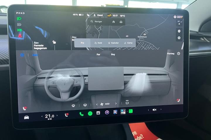 Hvid Tesla Model 3 fra 2021
