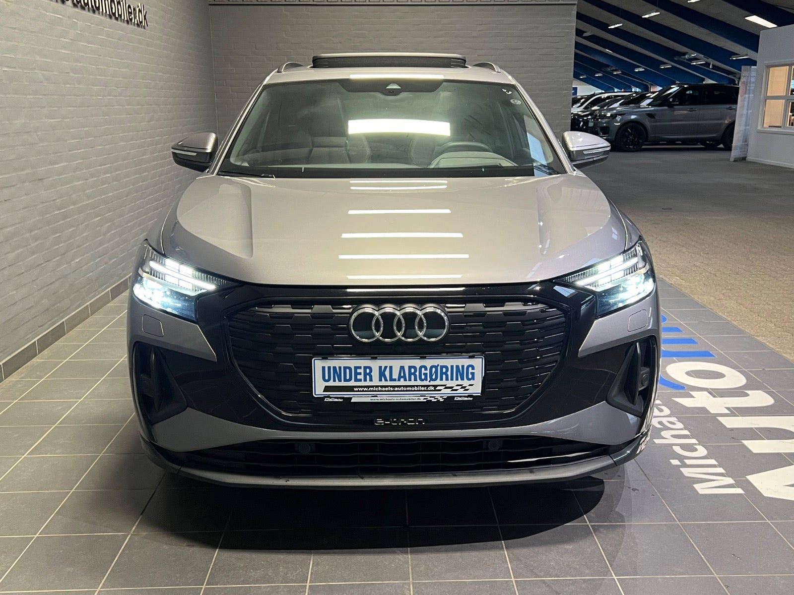 Grå Audi Q4 e-tron fra 2025