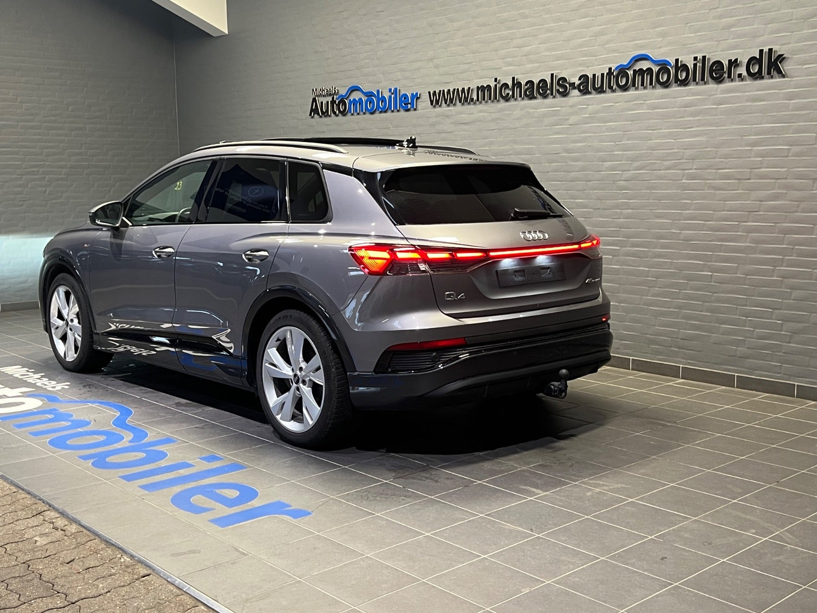 Grå Audi Q4 e-tron fra 2025