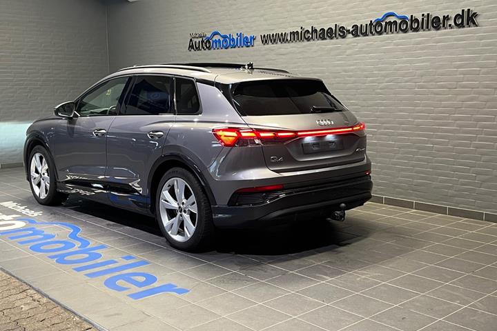 Grå Audi Q4 e-tron fra 2025