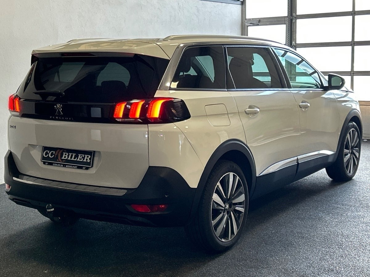 Hvid Peugeot 5008 fra 2018