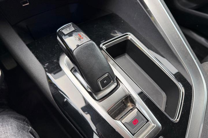 Hvid Peugeot 3008 fra 2018