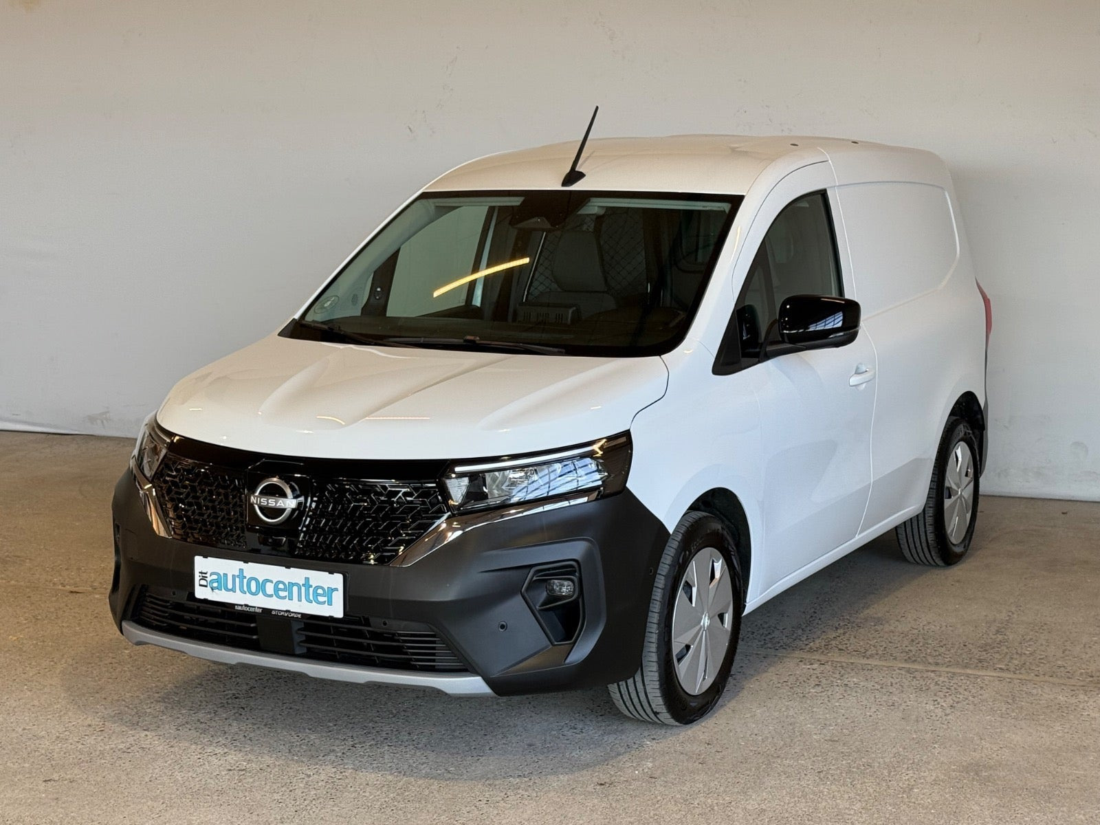 Hvid Nissan Townstar fra 2023