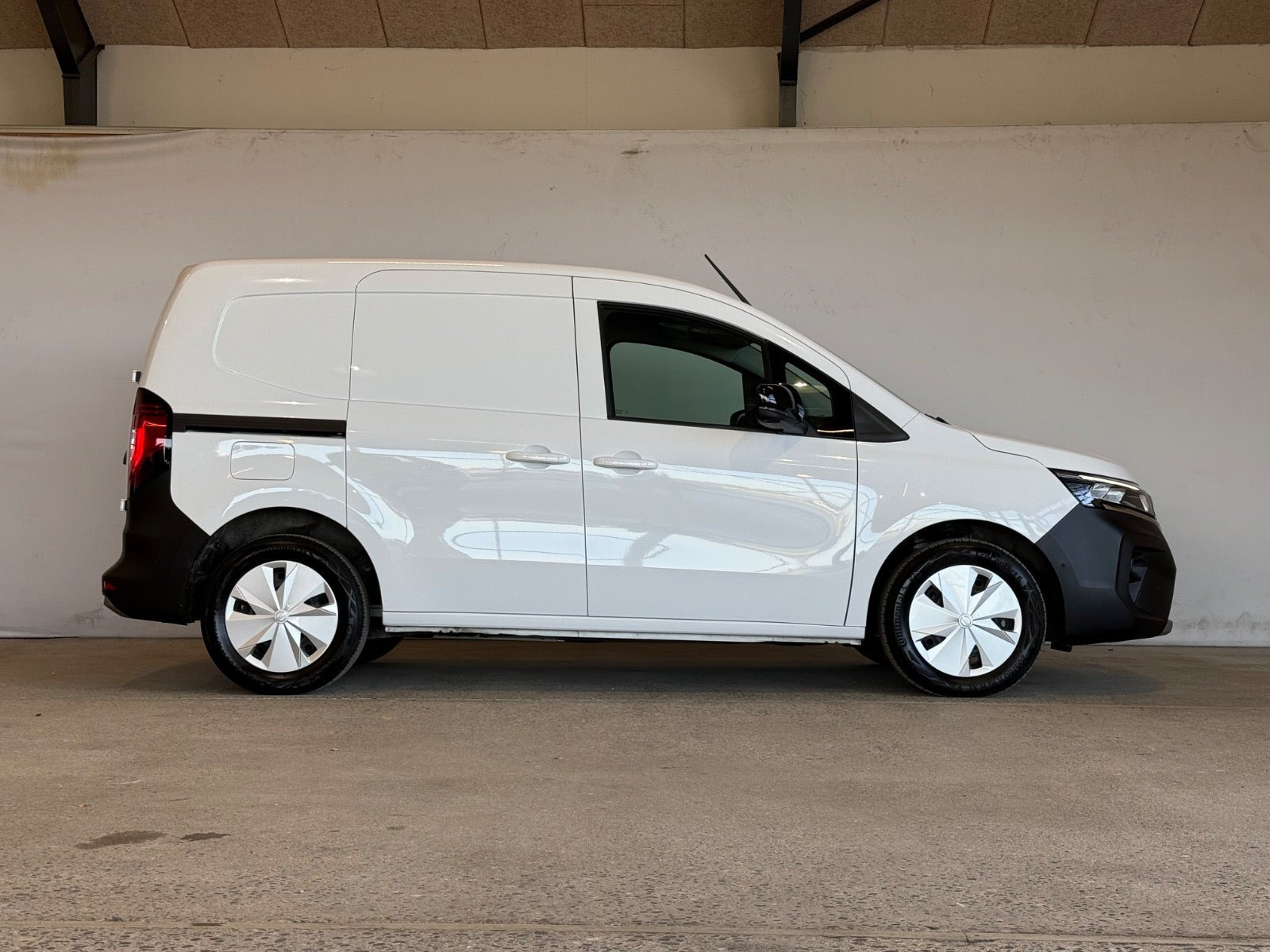 Hvid Nissan Townstar fra 2023