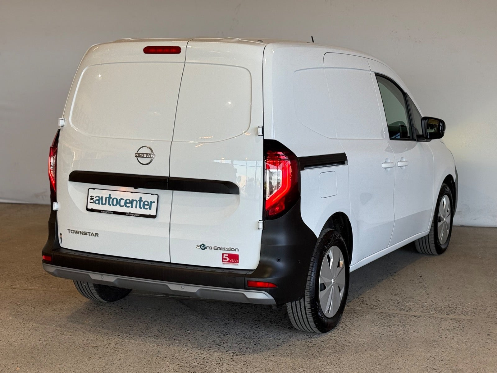 Hvid Nissan Townstar fra 2023