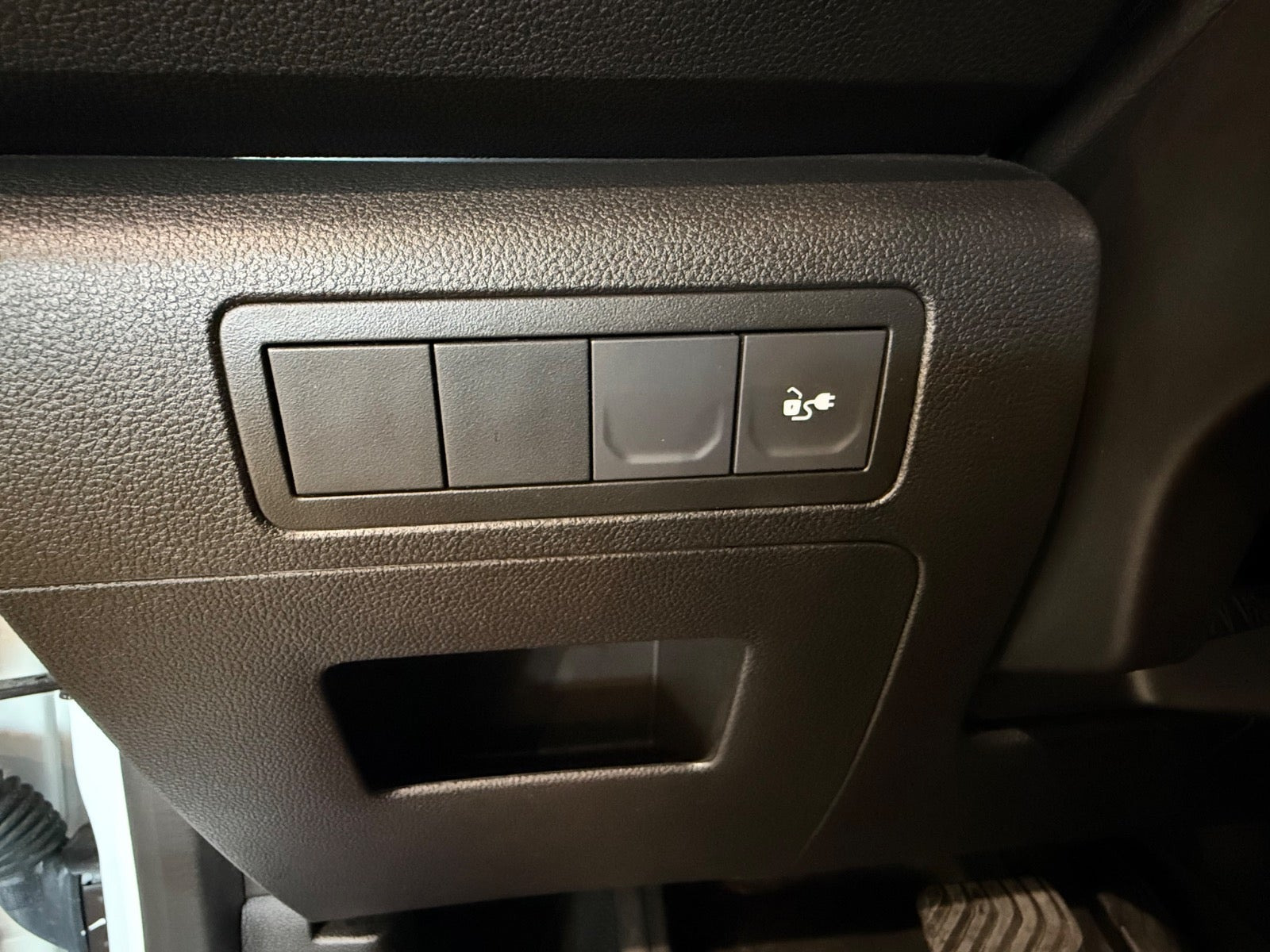 Hvid Nissan Townstar fra 2023