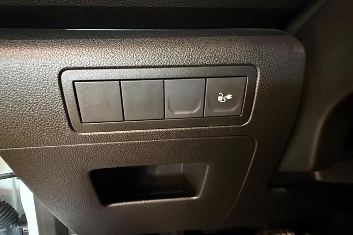Hvid Nissan Townstar fra 2023