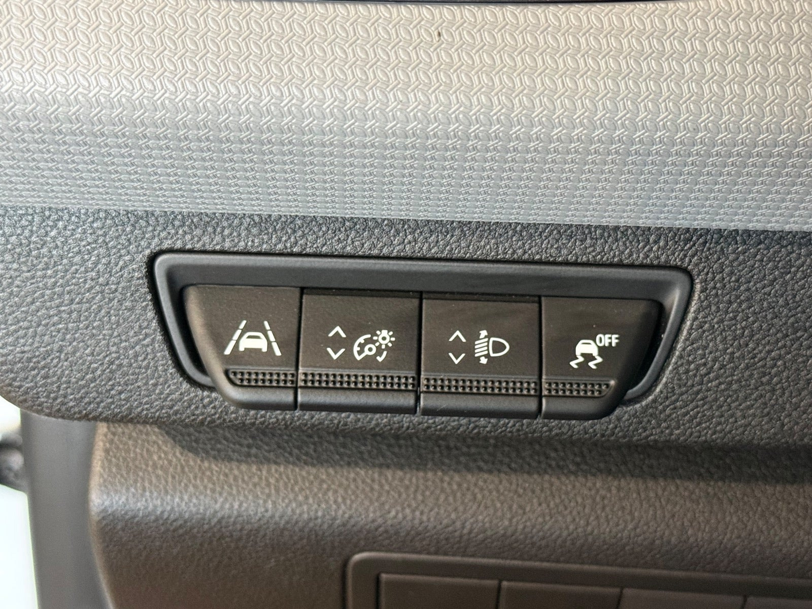 Hvid Nissan Townstar fra 2023